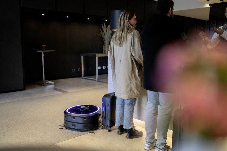 Autonomous vacuum cleaner KIRA CV 50-7