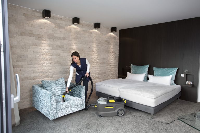 Spray extraction machine Puzzi 101 with upholstery nozzle-4