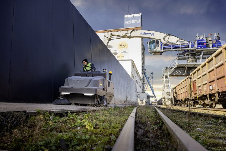 Vacuum sweeper KM 130300 R I D-5