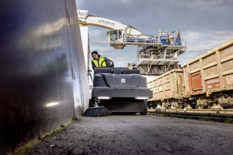 Vacuum sweeper KM 130300 R I D-6