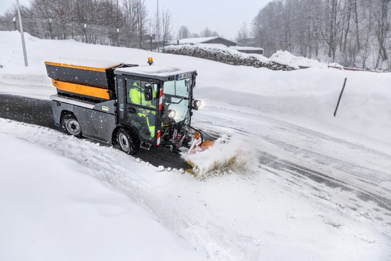 Vacuum sweeper MC 250 EURO 6-2