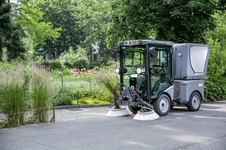 Vacuum sweeper MC 80-2