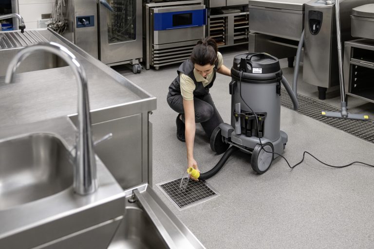 Wet and dry vacuum cleaners NT 481-4